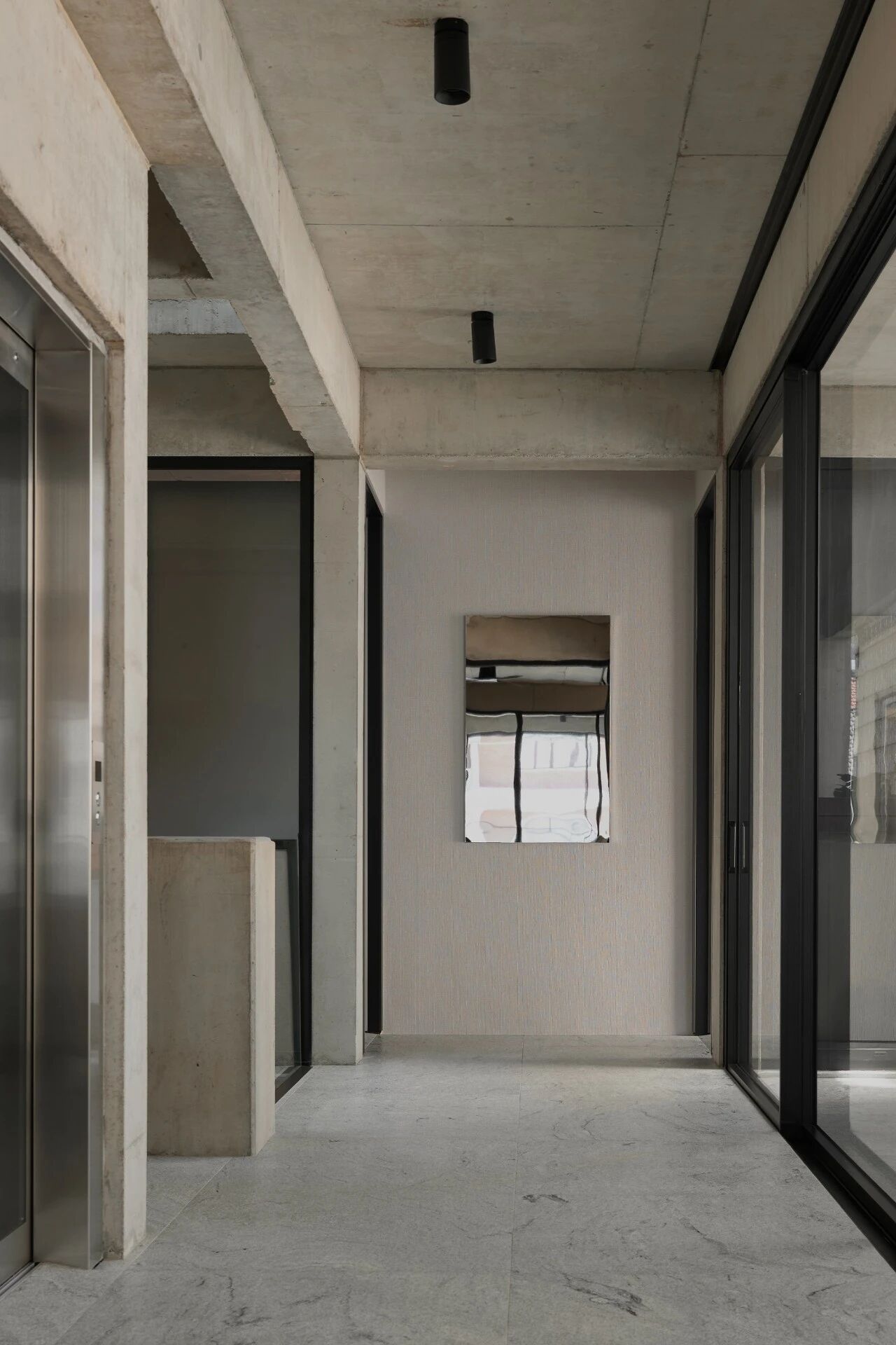 G 屋；G 宅（这里若有更多语境，能更准确翻译G代表的含义，比如可能是人名、地名首字母等） 丨Atelier01  A01-24