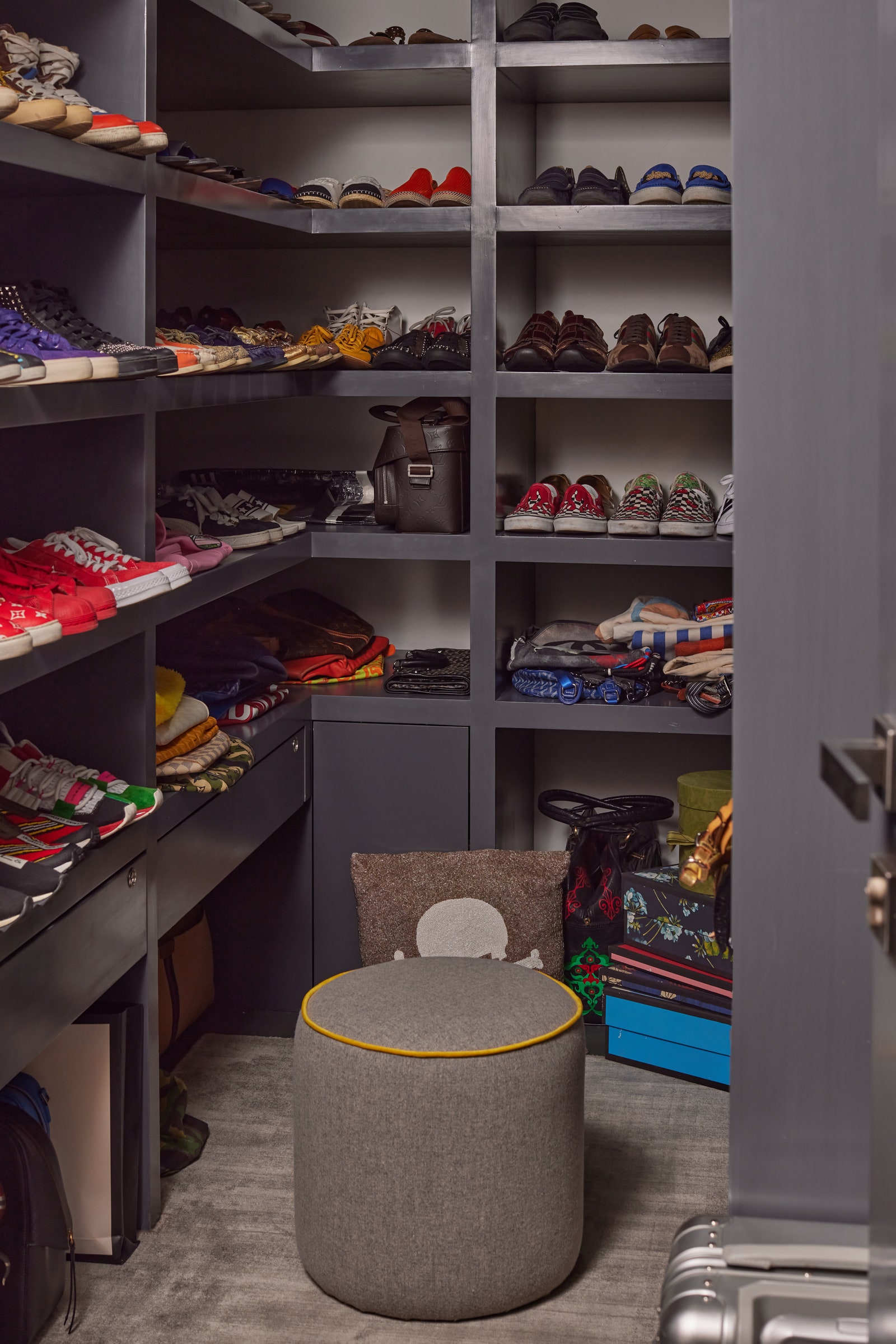 奥斯卡·马德拉佐的现代家居设计 | 细节打造独特空间-25