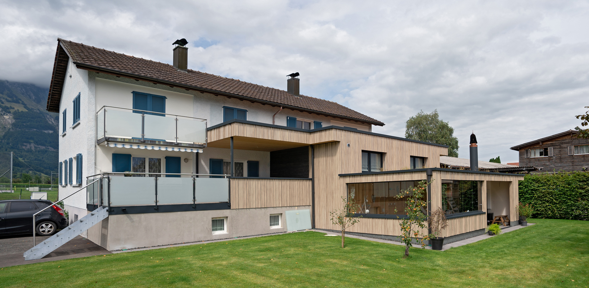 带遮阳座位的扩建建筑丨瑞士-2