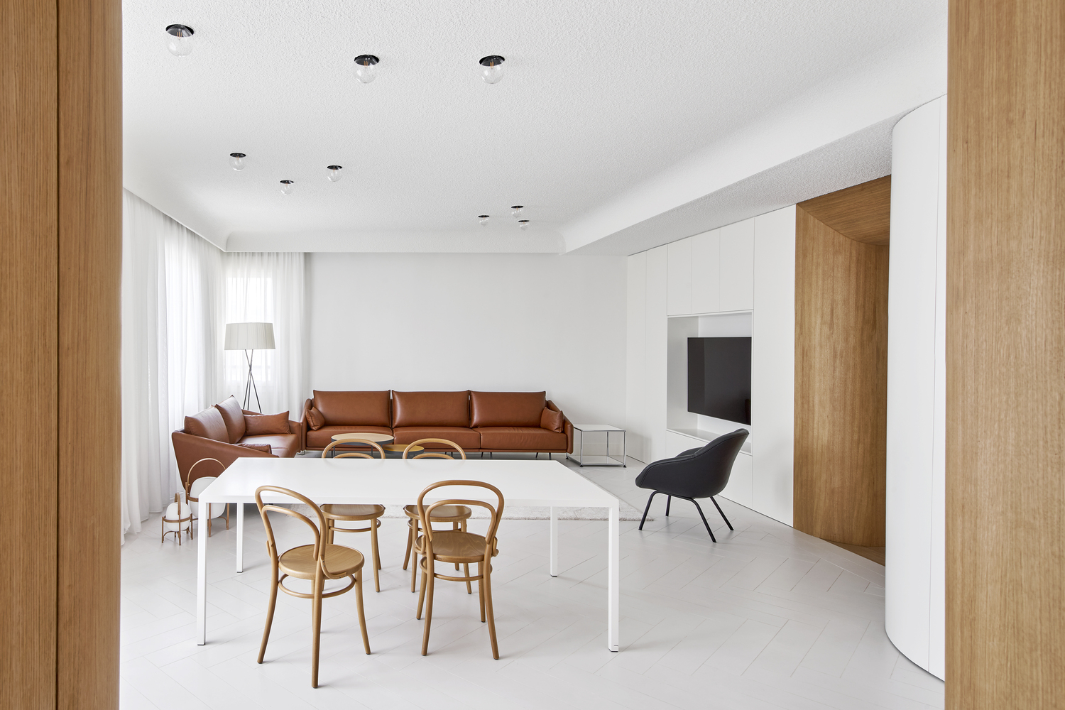 马德里百年老宅的现代改造丨西班牙马德里丨Gustavo Fernández Balbuena-0