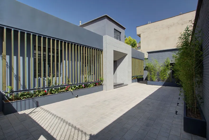 废弃建筑变身高效办公空间-10