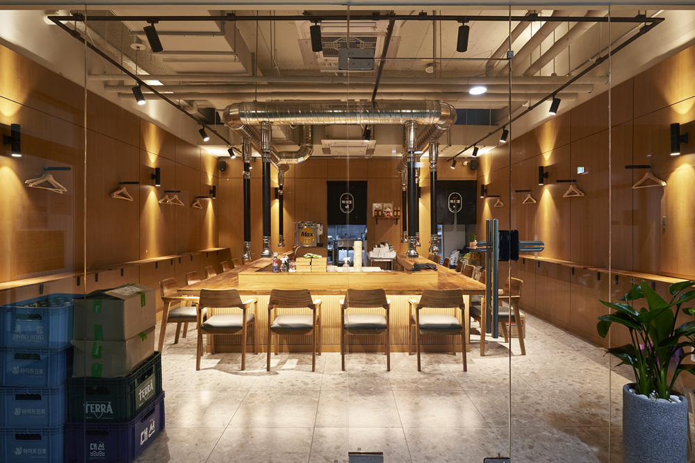 亮点照明 | 17 坪小空间的创意美式餐厅设计-4