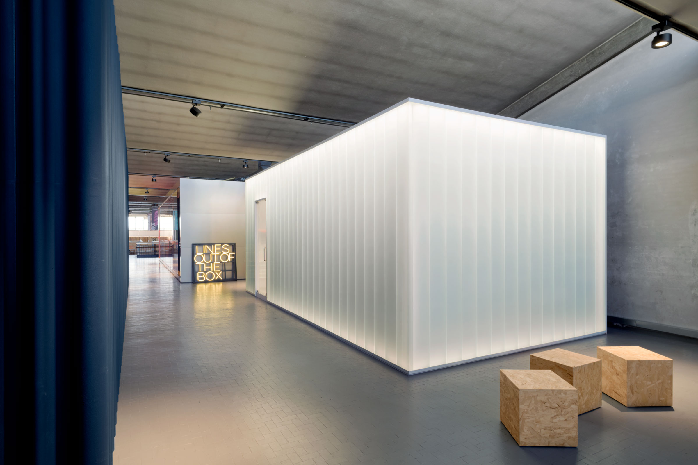 意式工业风展厅设计,传承历史,拥抱创新-9