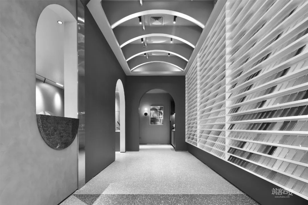 阳光灰蓝的空间 | 张语炜的新作，五彩斑斓的生活气息-23