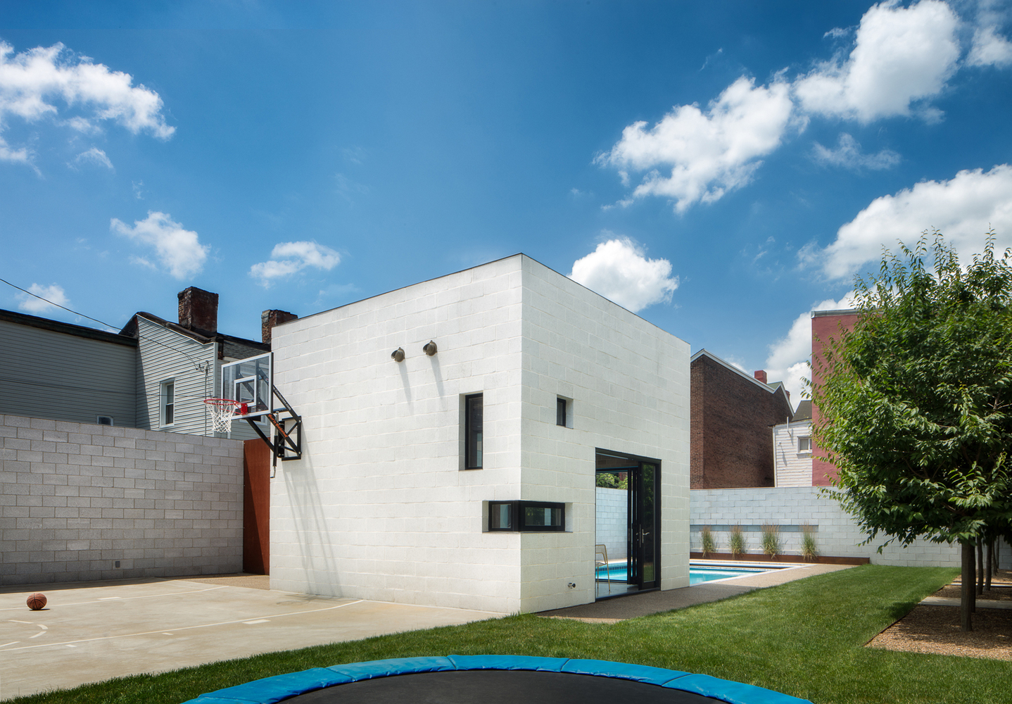 美国匹兹堡“南侧庭院房屋” | 泳池凉亭与多功能景观空间-8