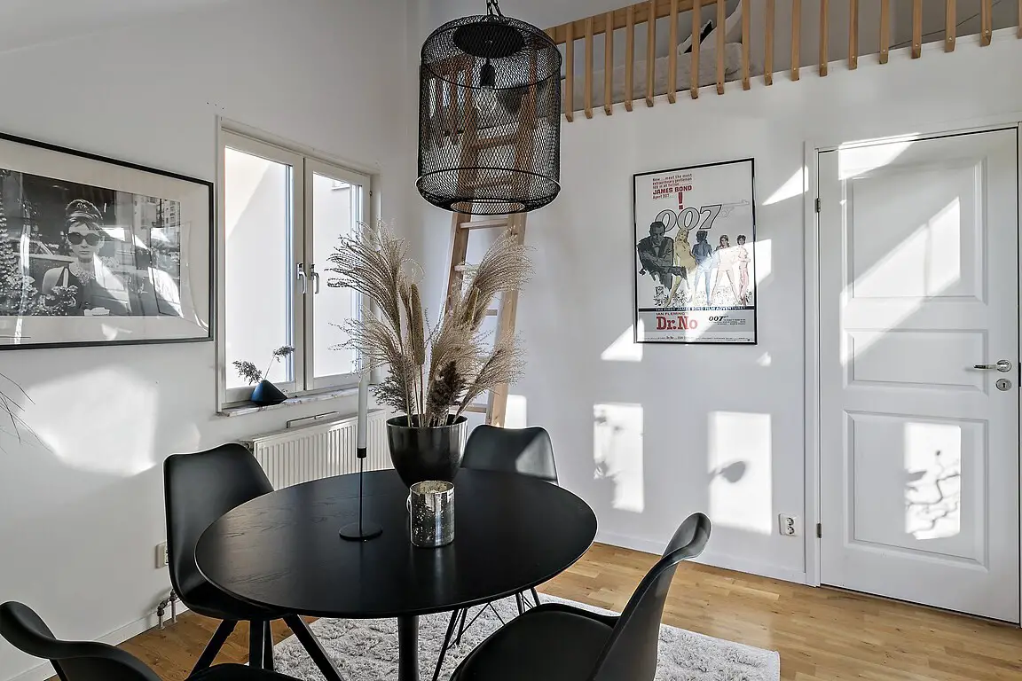 瑞典阁楼公寓 | 黑白灰的明亮魅力-12