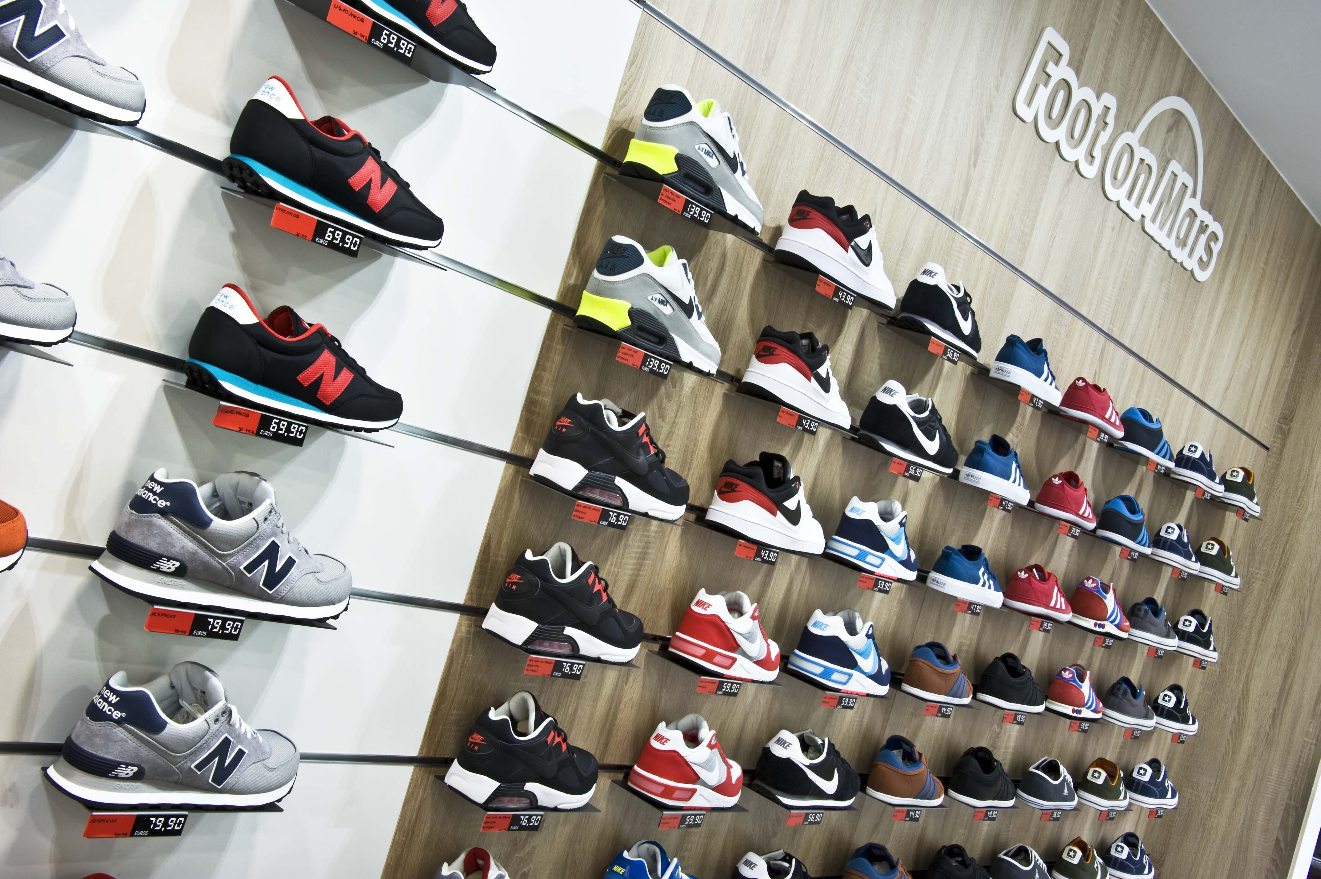 《火星之足》西班牙店 时尚运动鞋展示空间-10