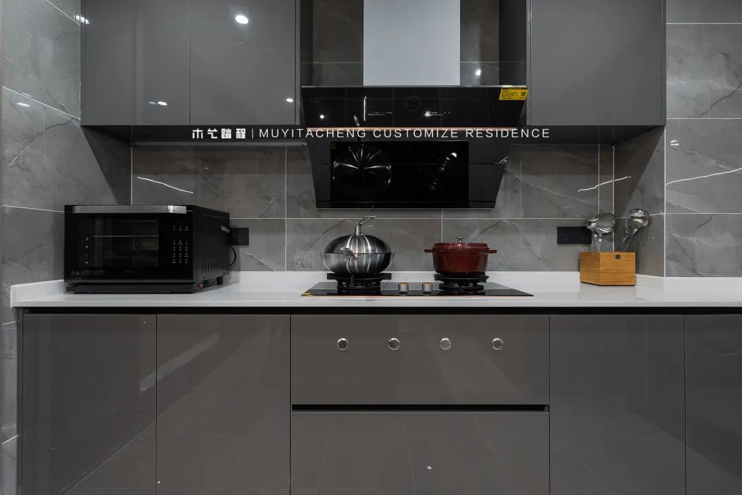 深色系橱柜打造现代厨房空间丨中国重庆丨木艺踏程-27