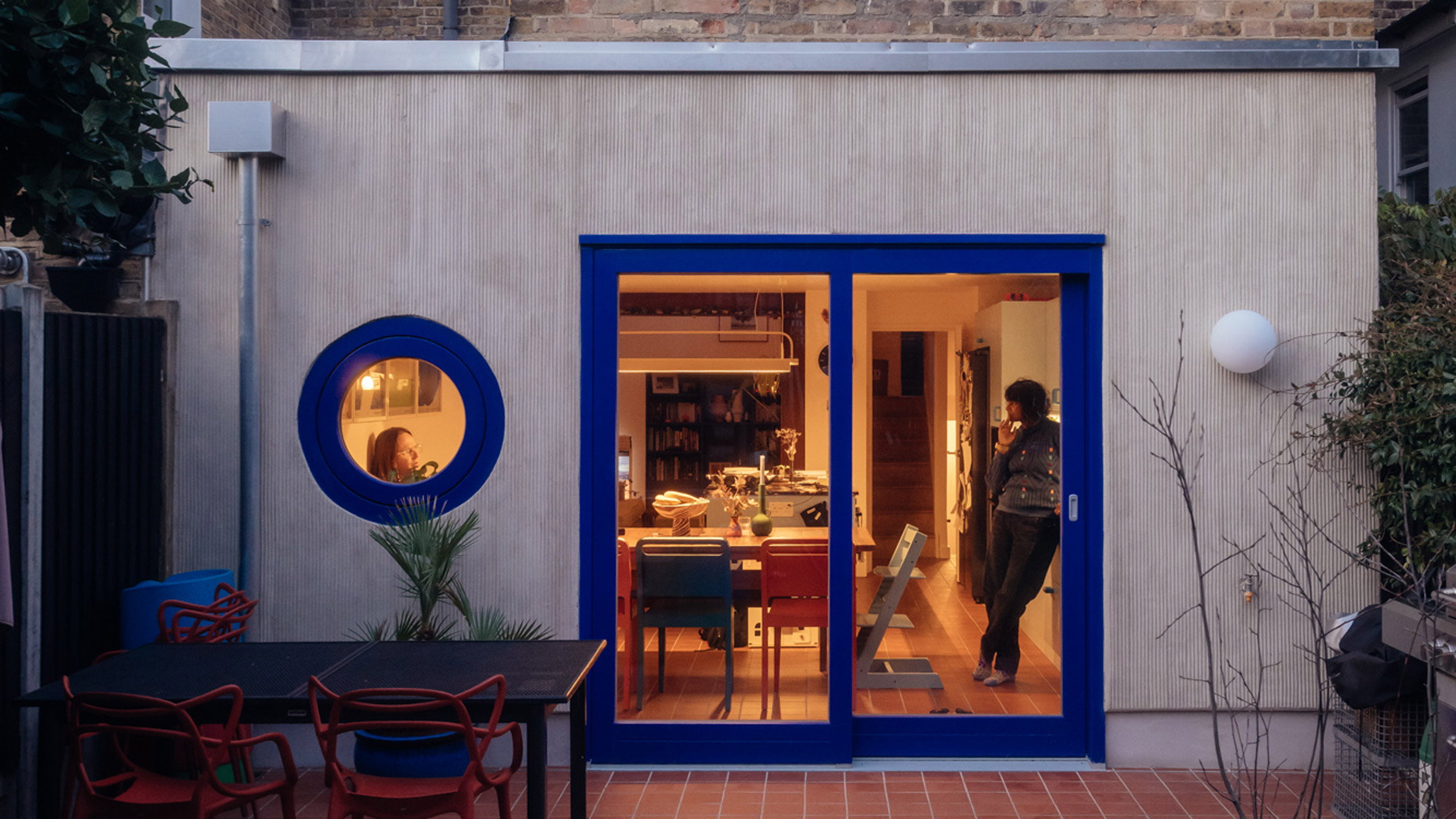 Eight offbeat homes accentuated by porthole-style windows-46