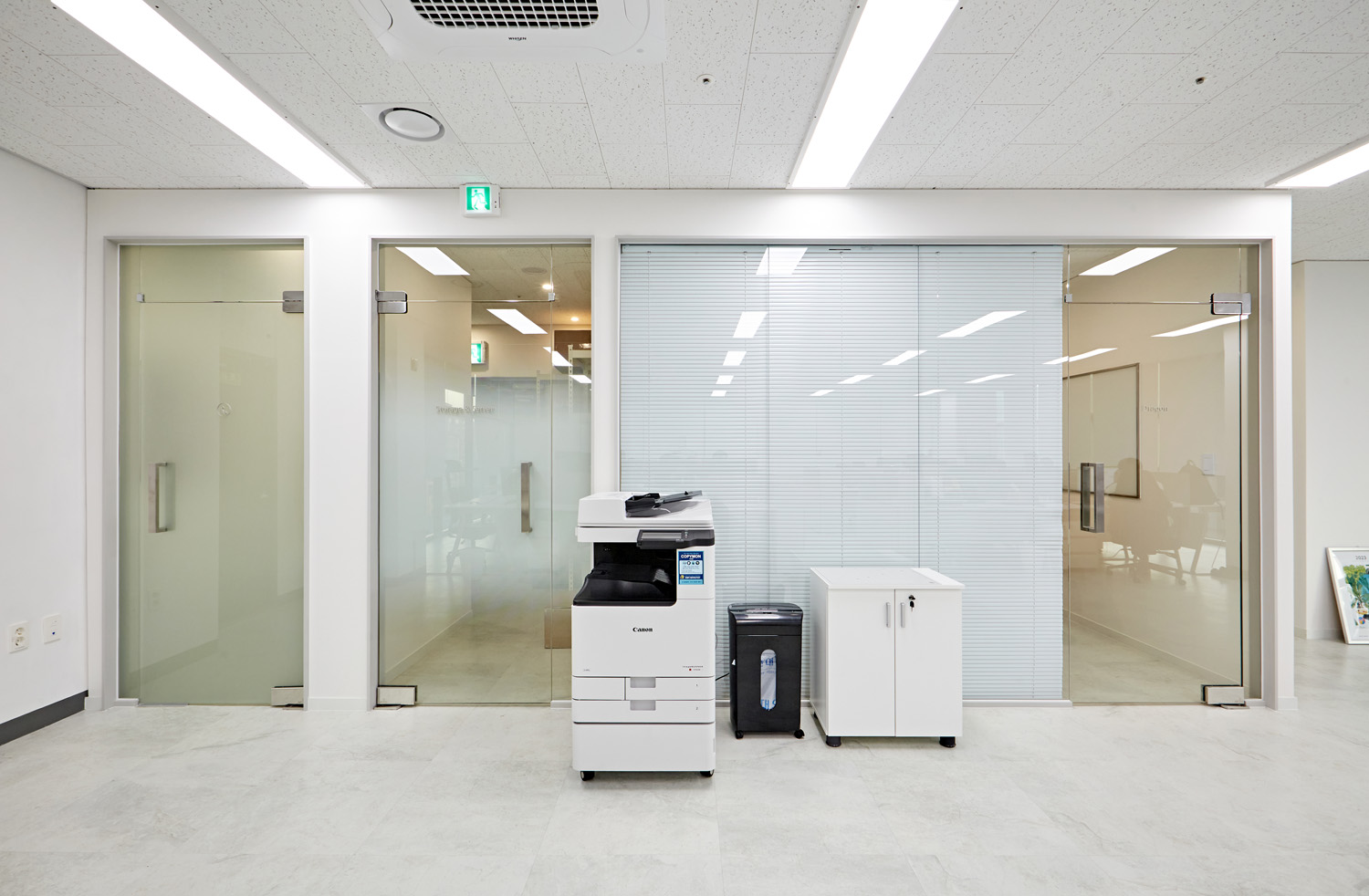 现代简约风格的 67 平米办公室设计-21