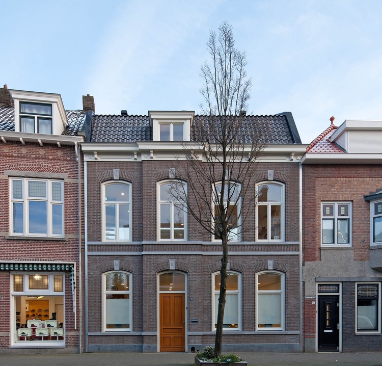 荷兰蒂尔堡儿童鞋制造商总部,双面建筑魅力独特-25