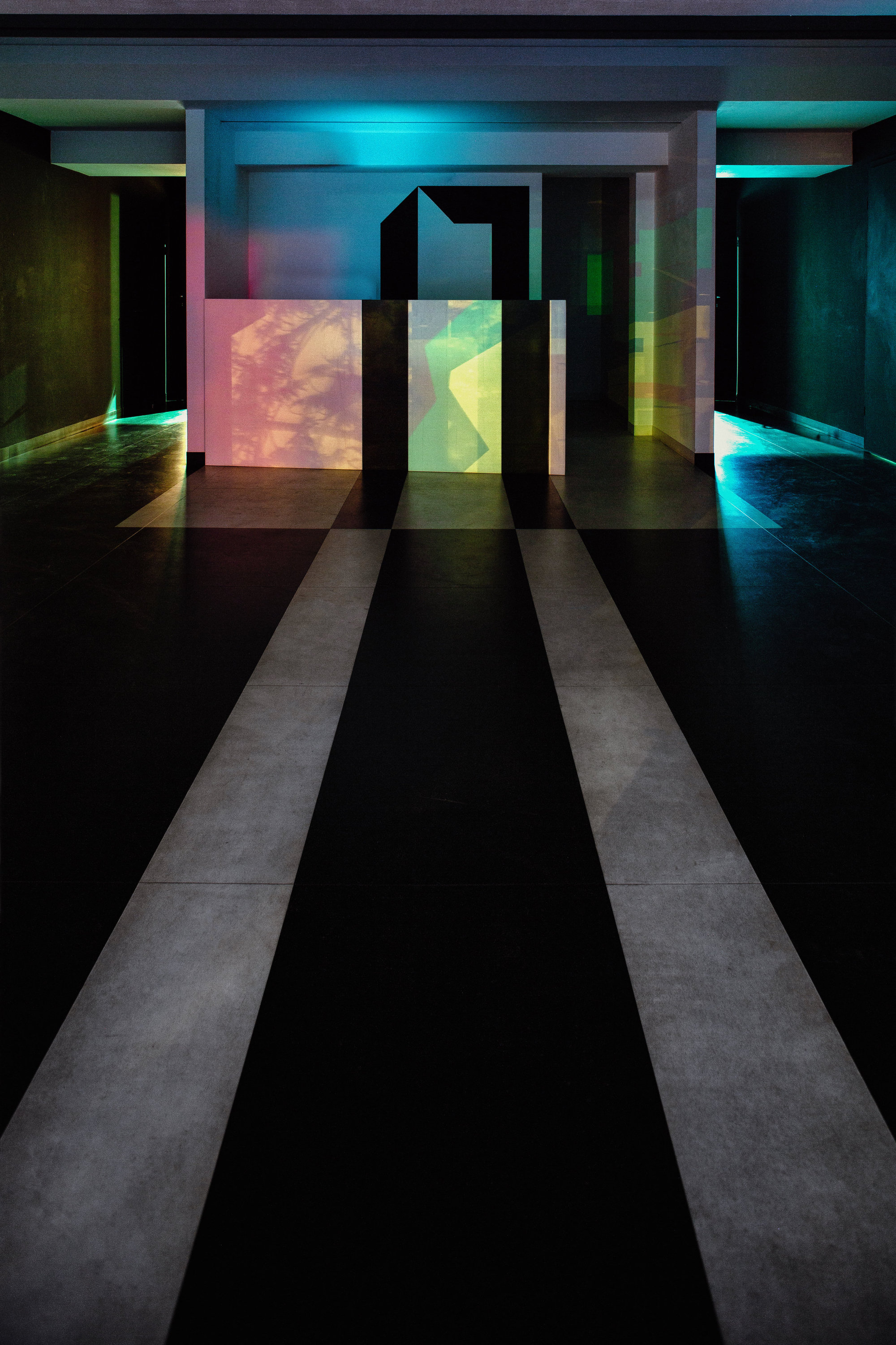 乌克兰 M17 当代艺术中心,现代设计与传统元素的完美融合-20