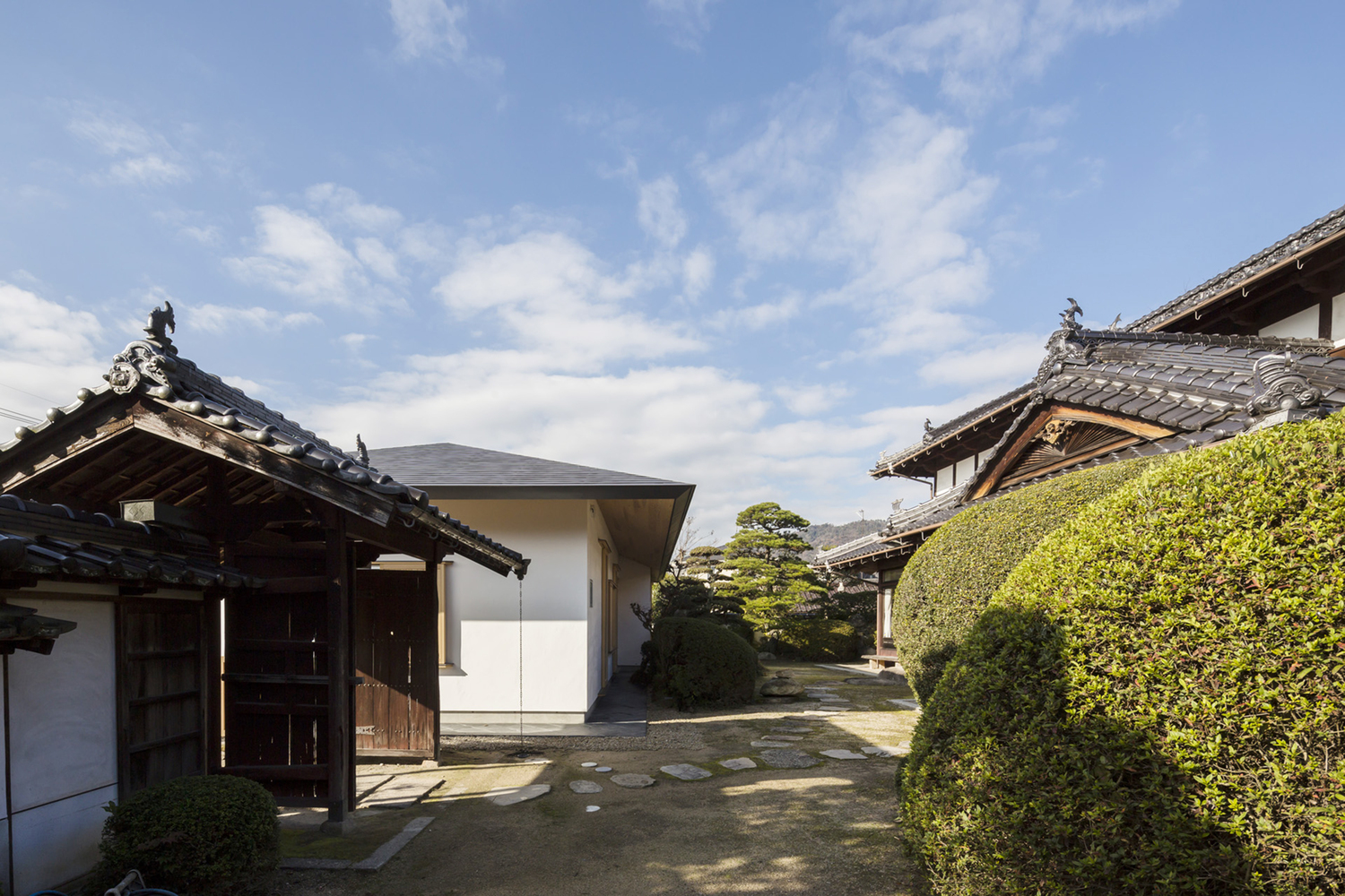 日本广岛库马诺周末别墅 | 石板环和对角通道的设计巧思-23