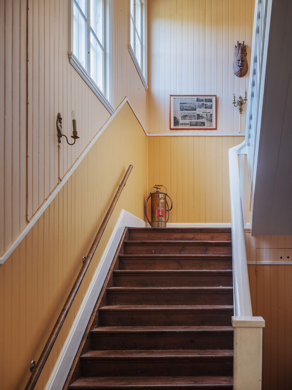 瑞典老村校改造的大型明亮别墅-46