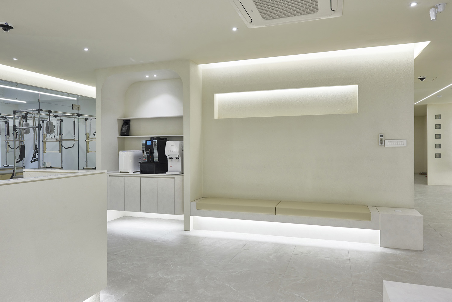 白色典雅，140 平米办公室与公寓的精致设计-10