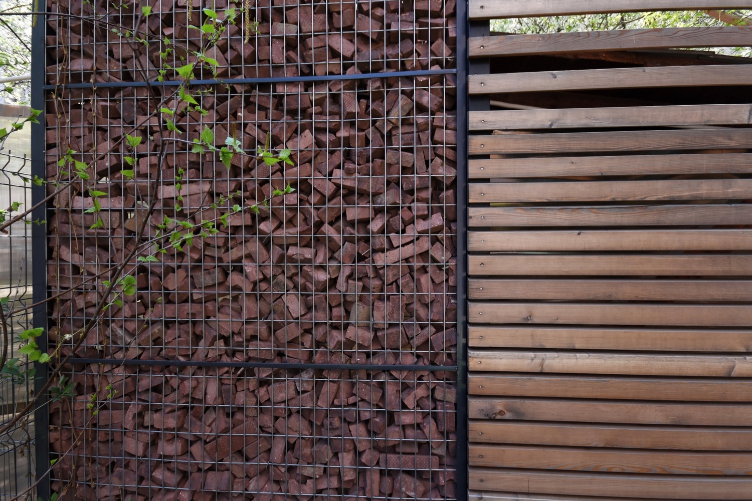 罗马尼亚四口之家垂直住宅，自然材料与光影共舞-74