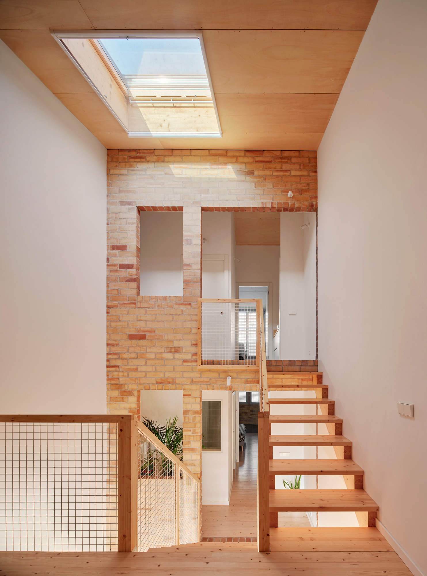 115ARI Single-Family Home Between Party Walls in Sabadell / Vallribera Noray Arquitectes-24