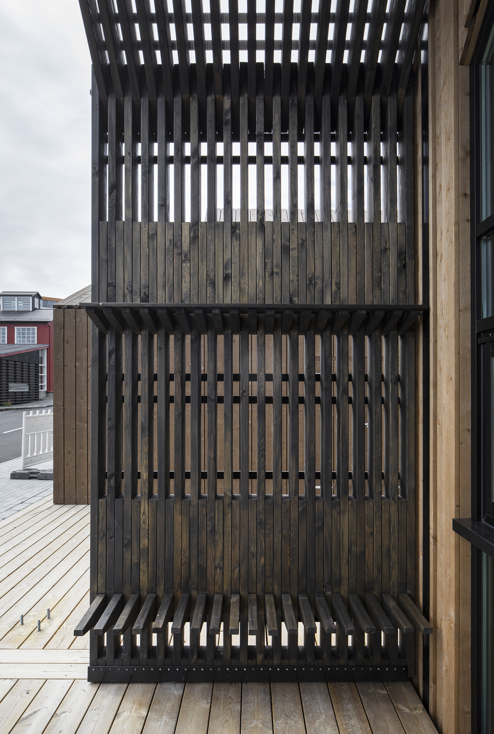 雷克雅未克旧港六座木屋办公室设计丨Yrki architects-25