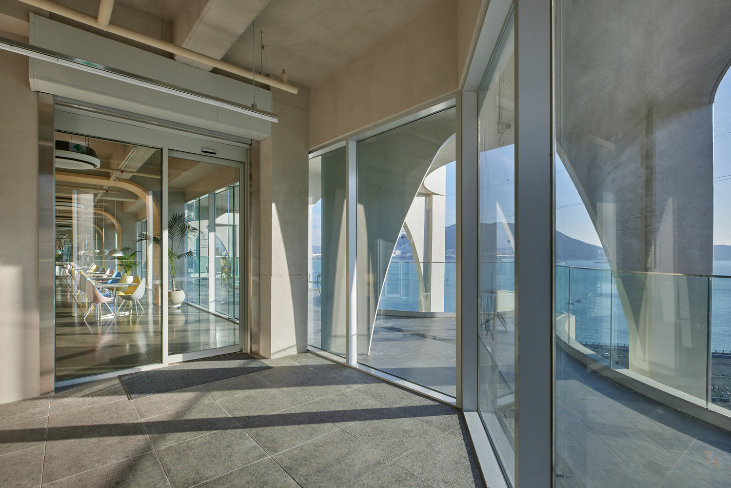 Sense of the Sea Café | 韩国 Busan 海岸半圆形建筑设计-32