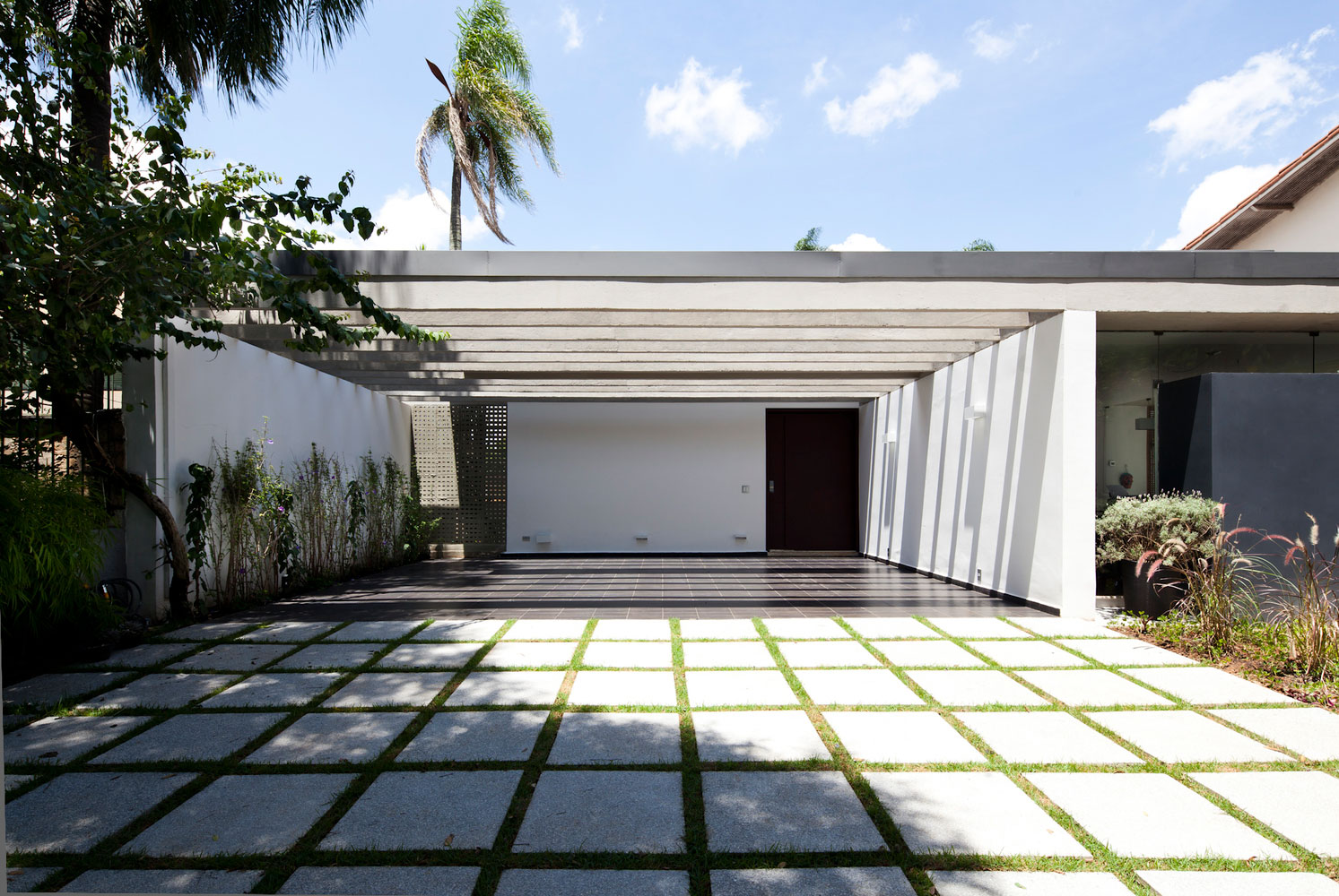 Magnificent Remodeling of a House from the 70s that has made this a Modern and Comfortable Home-1