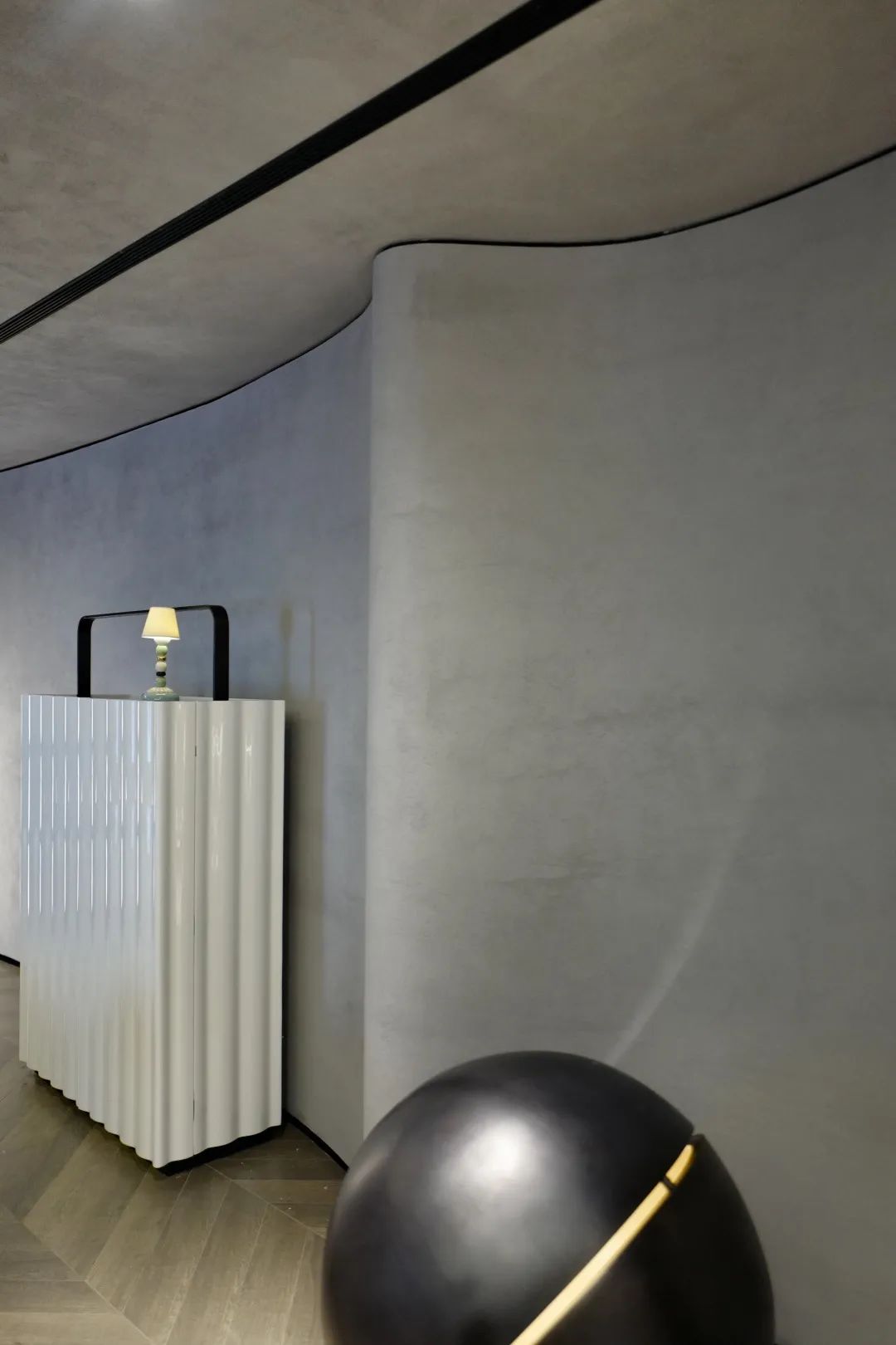 孟也打造“外 WHYGARDEN”家居品牌,呈现极光主题空间-16