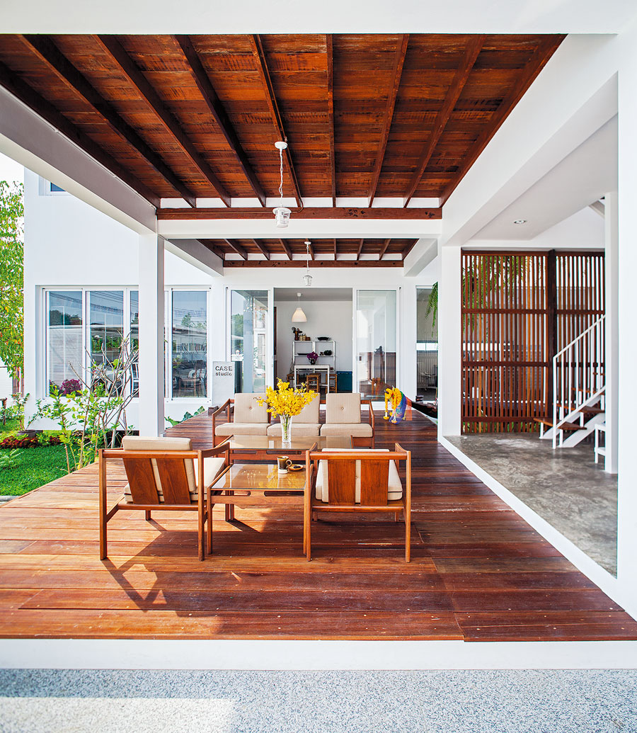 บ้านปูนผสมไม้ สไตล์โมเดิร์นที่เปิดใต้ถุงโล่งแบบไทยๆ-บ้านและสวน-5