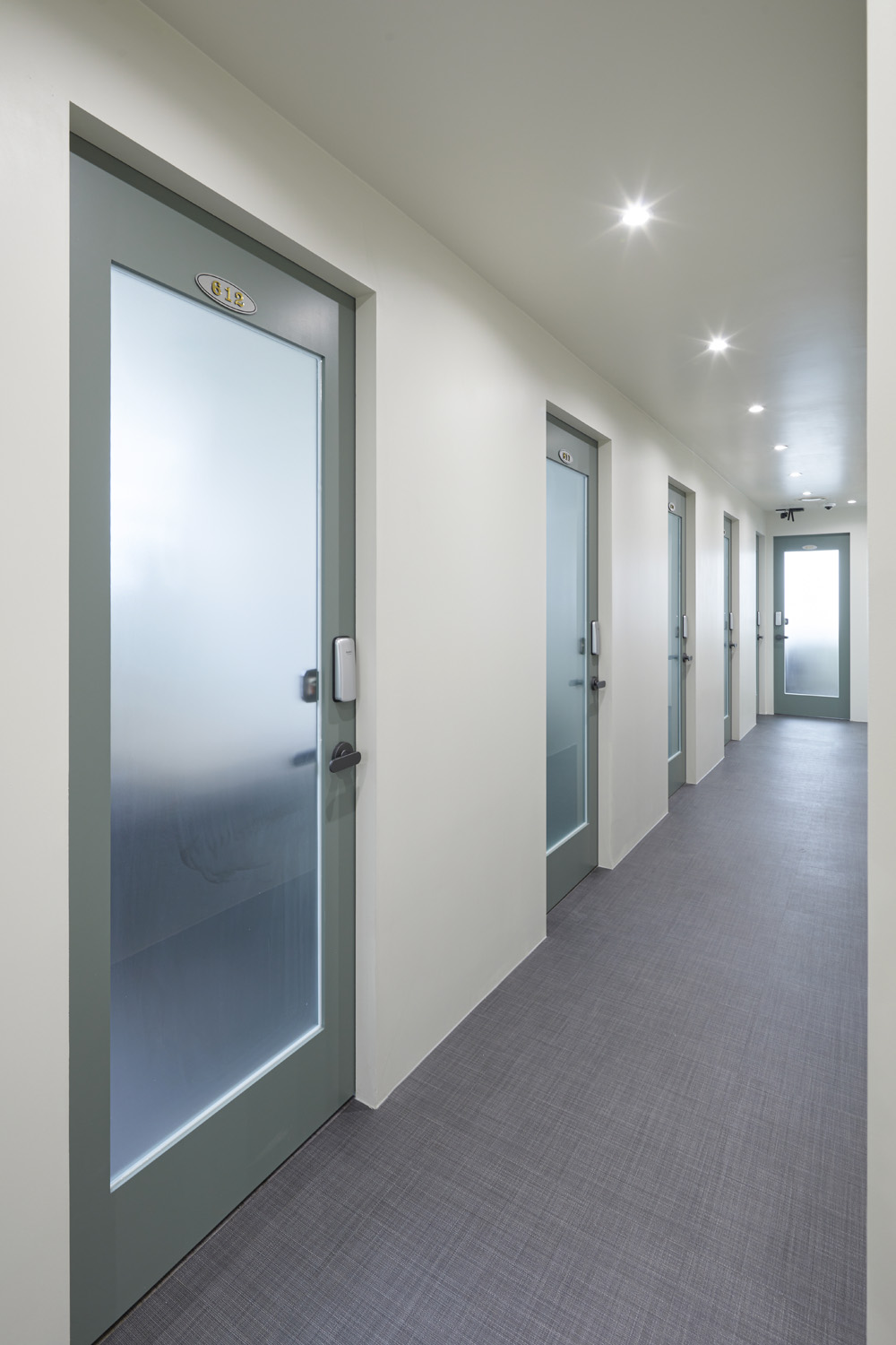 67 平现代简约共享办公空间设计-13