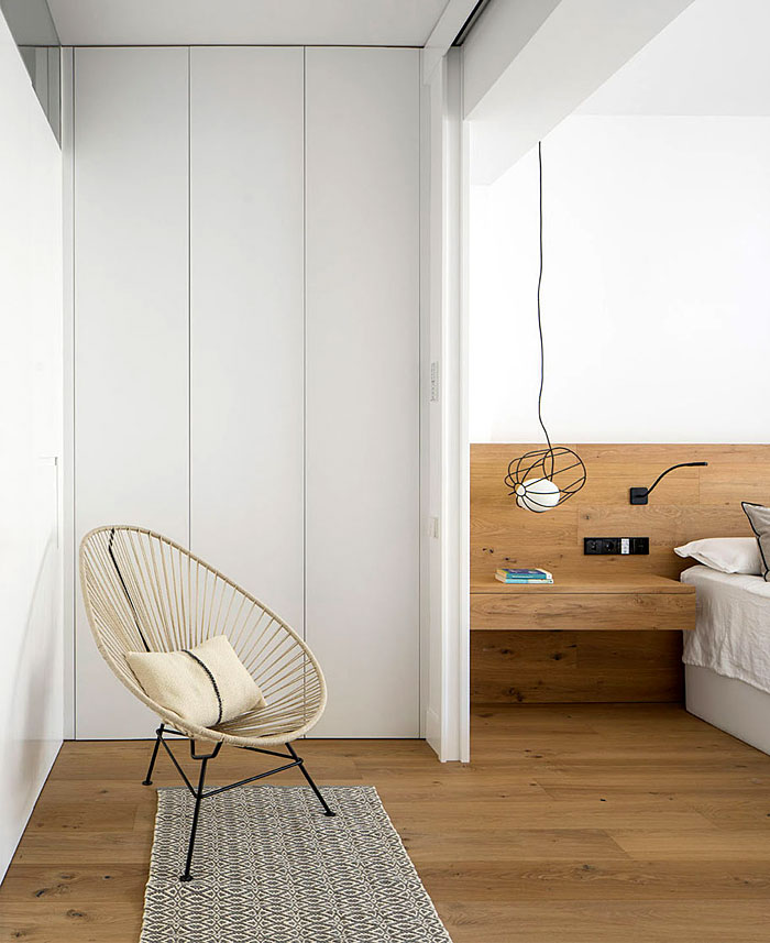 巴塞罗那：自然美景与现代艺术相连的独立住宅-16