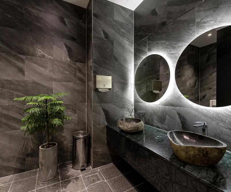 现代简约风咖啡厅设计，精致艺术品装点高级空间-20