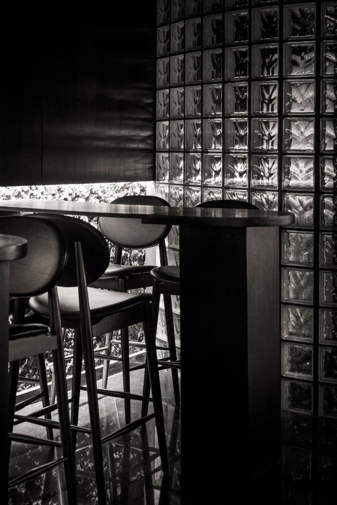 暗黑式混凝土结构鸡尾酒吧设计丨印度新德里丨RENESA ARCHITECTURE DESIGN-15