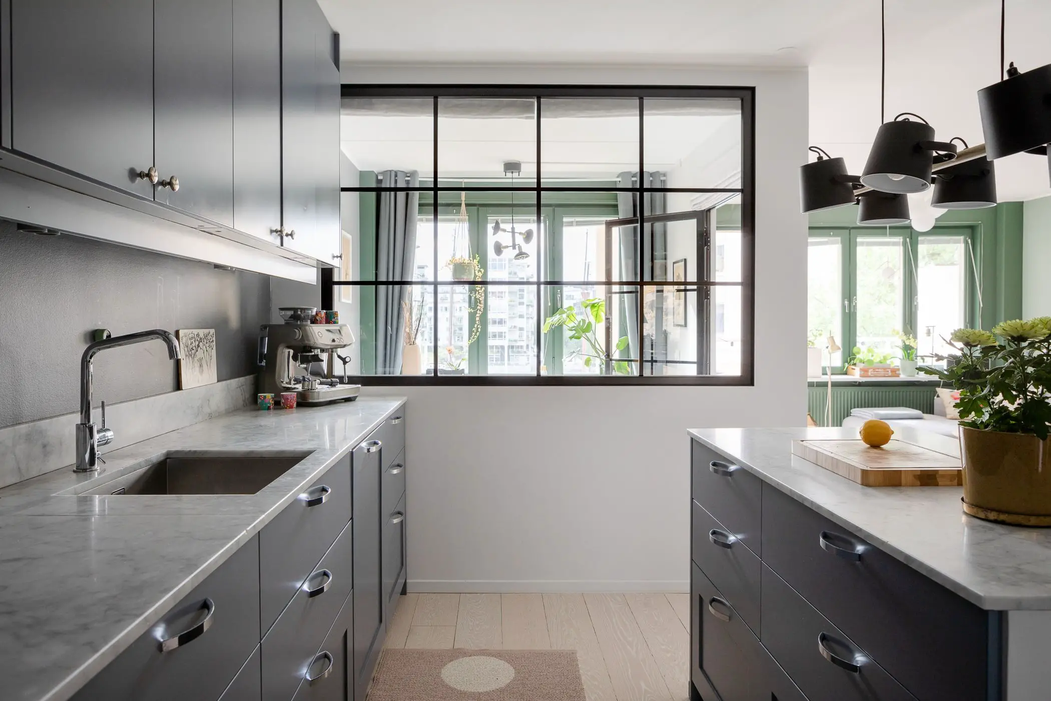 瑞典斯德哥尔摩明亮舒适两居室公寓设计-4