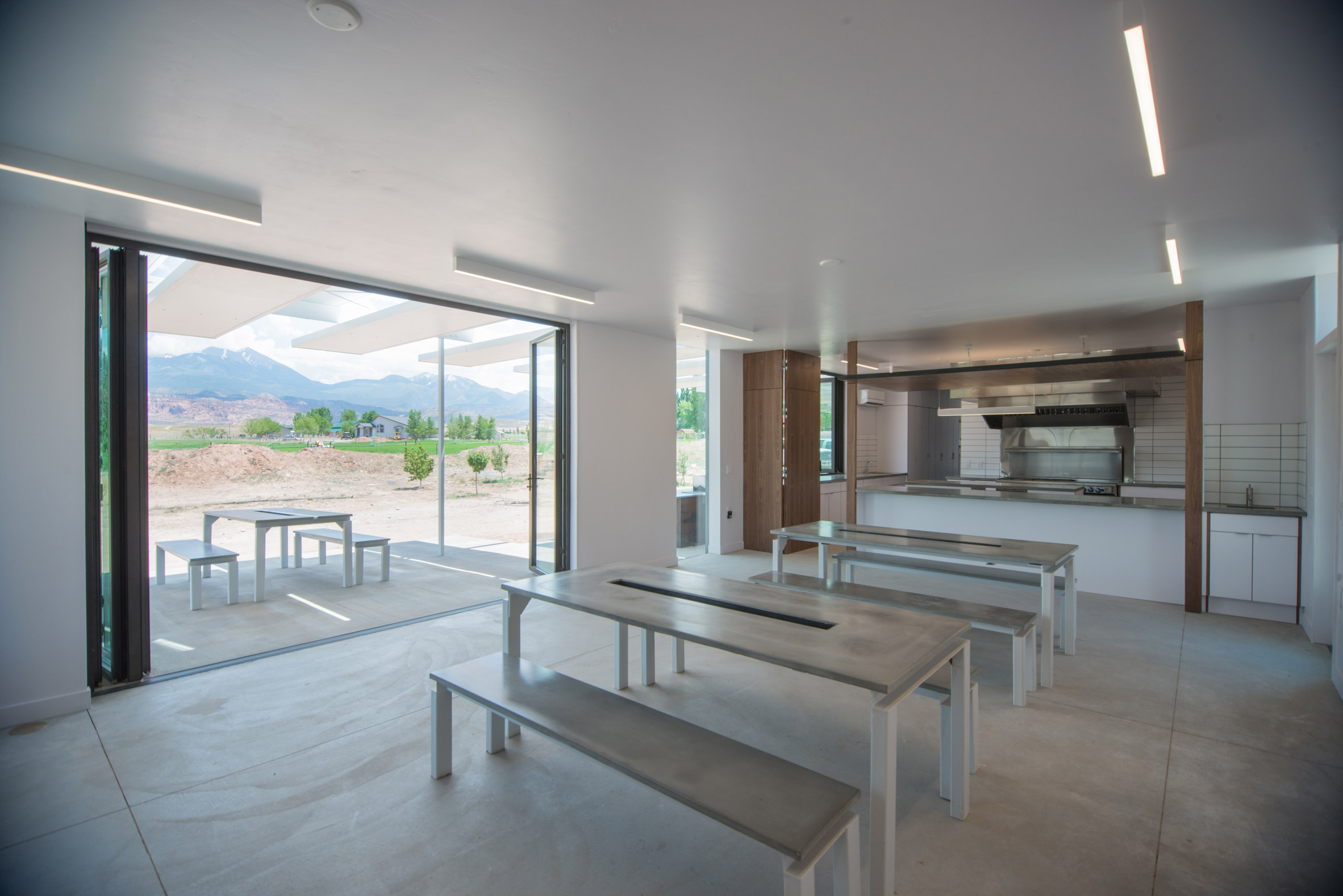 Architecture students build community hall in Utah desert-5