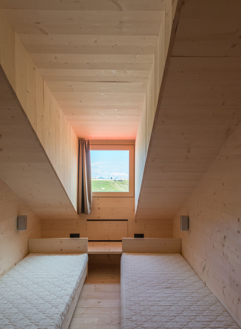 Tires 阿尔卑斯山保护屋-24