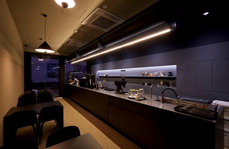 11 坪咖啡店，照明设计点亮黑色空间-3