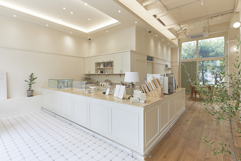 23 平米温馨金浦咖啡馆，白色木调打造舒适空间-2