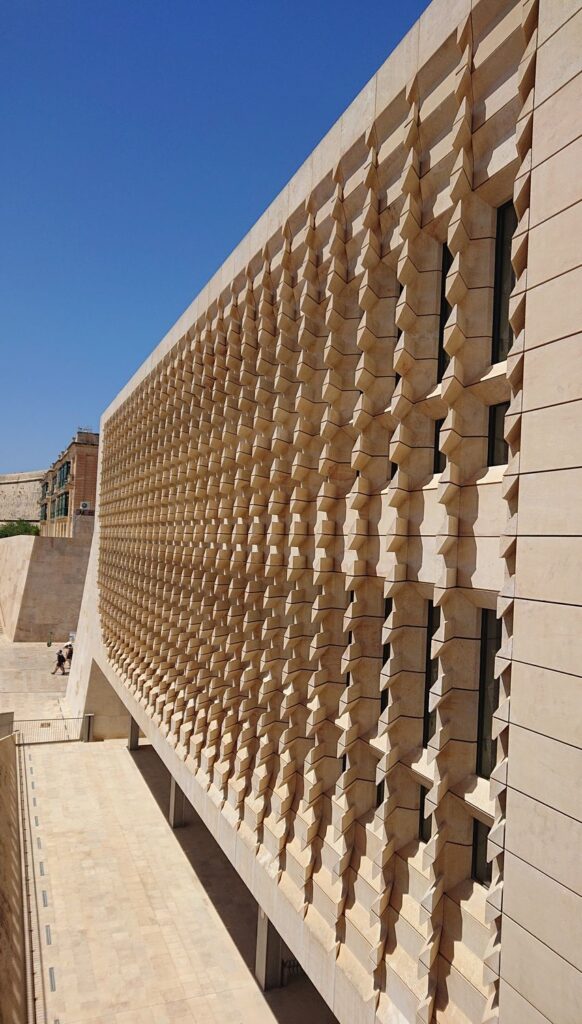 马耳他瓦莱塔城市更新项目（含城门,议会大楼,露天剧院）丨瑞士瓦莱丨以意大利建筑师伦佐·皮亚诺为首的团队-38