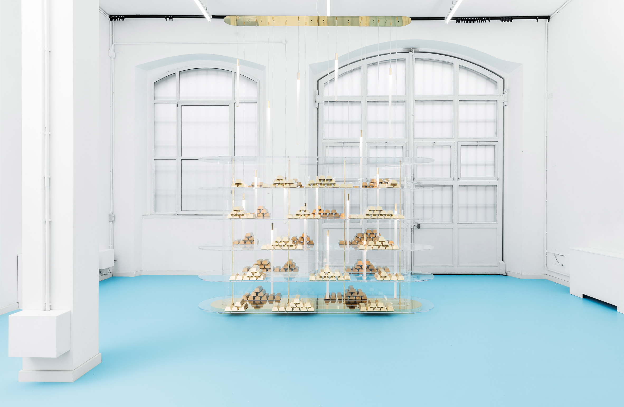 米兰设计周"上帝"展览 探索金钱与权力痴迷-6