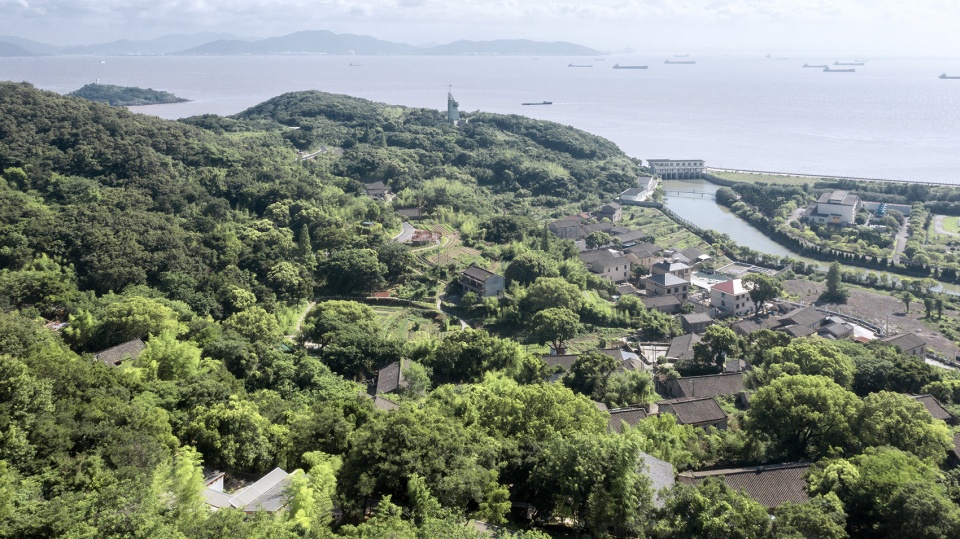 山林间的蝶翼建筑 · 定海台房丨中国舟山丨久舍营造工作室-8
