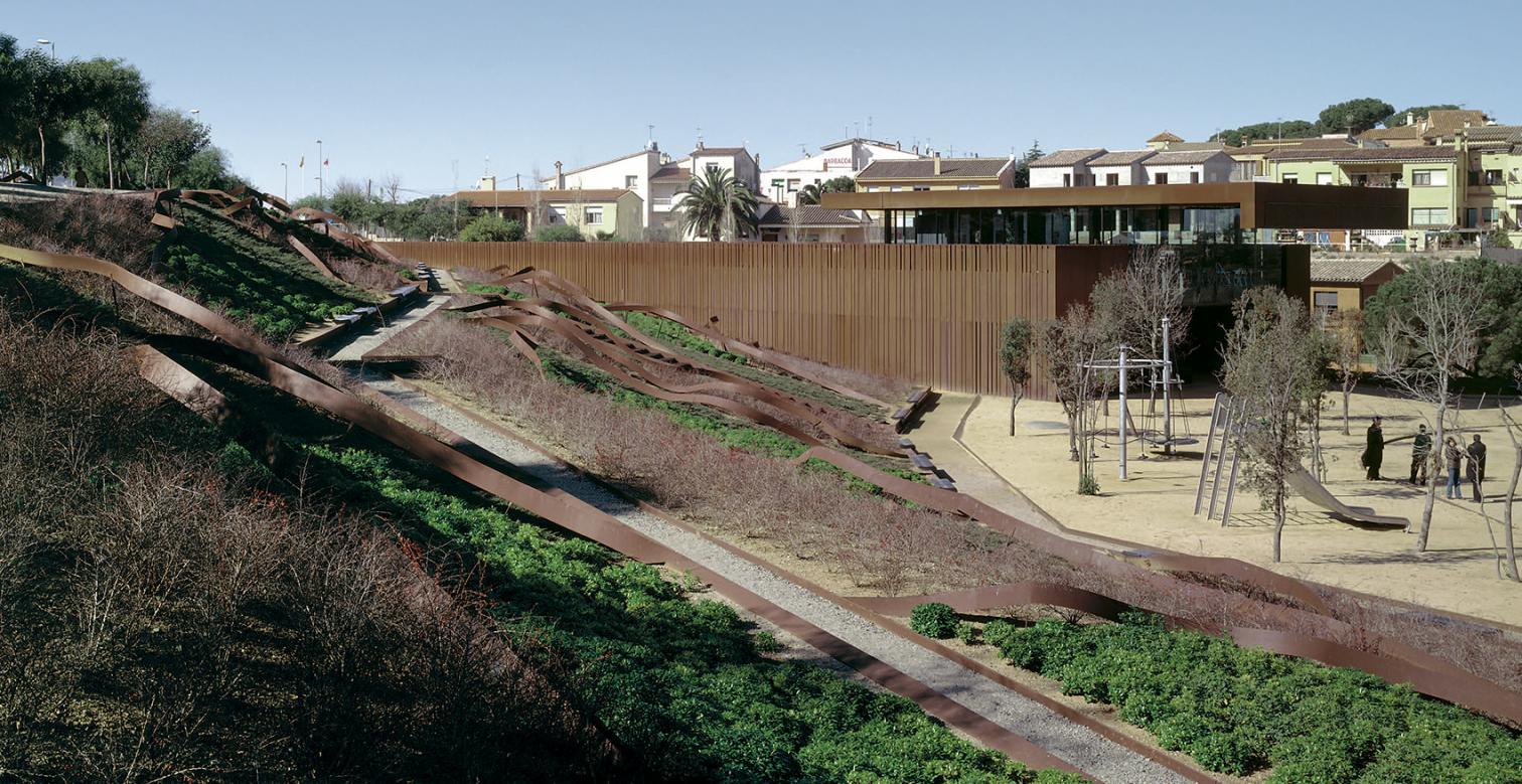 树袋公园 | 钢构桥梁与自然共生的城市绿地-19