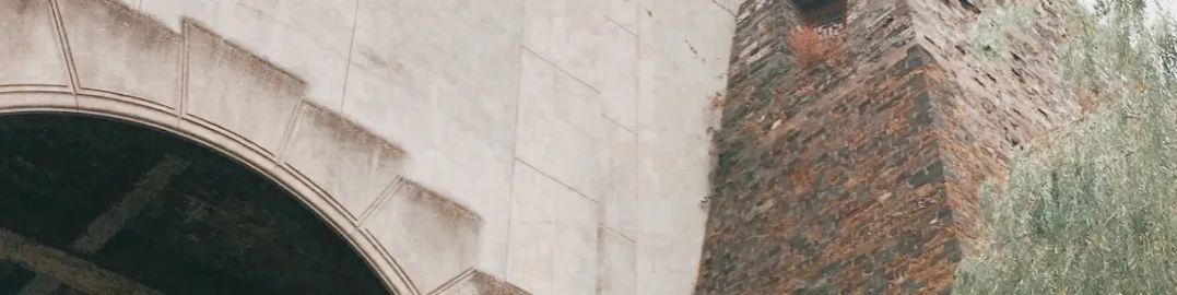 南京喜茶金茂汇店 | 古城墙下的现代茶空间-18