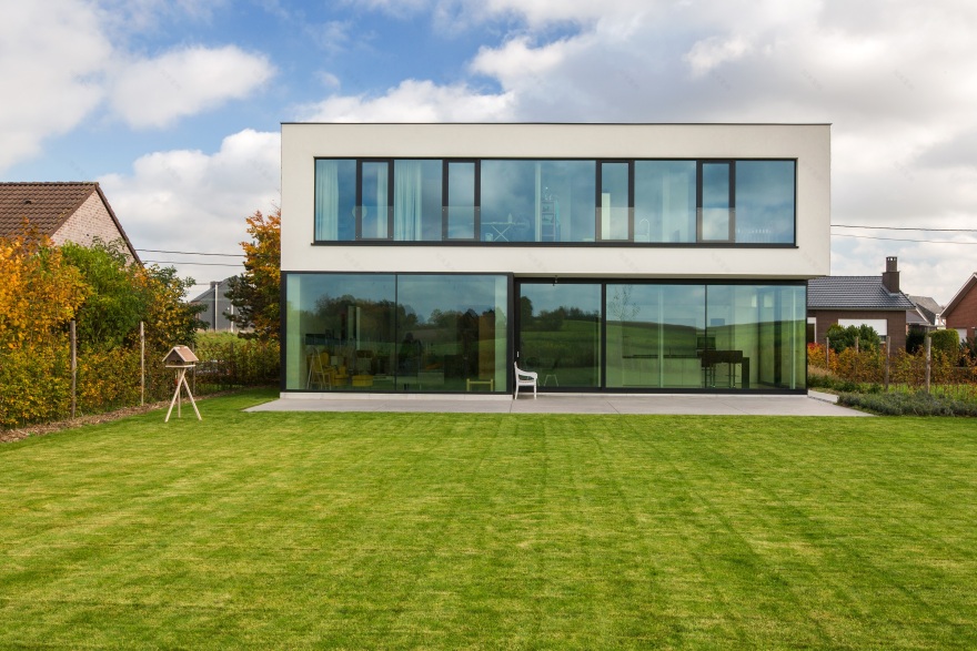 比利时比耶贝克新家庭住宅,简约生活与自然美景的融合-14