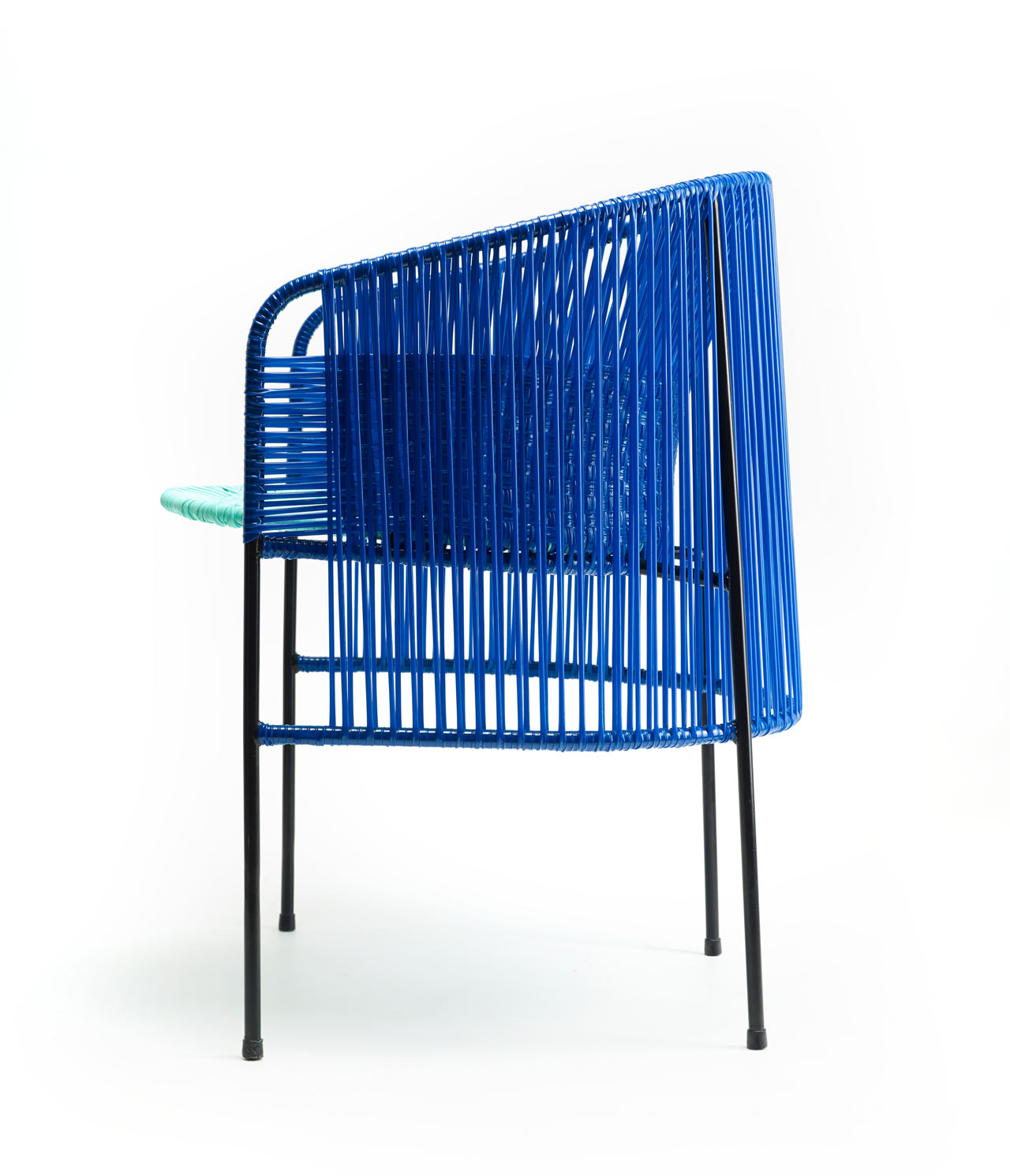 ames Launches CARIBE, a Colorful Outdoor Collection Made of Recycled Plastic-7