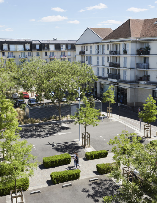 法国 Mantes-la-Jolie 市 Henri Dunant 广场改造,实现行人友好与城市融合-7