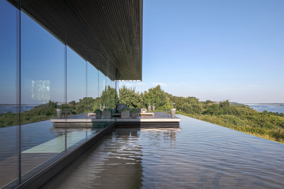 波兰现代河畔别墅，自然与人居的完美融合-17