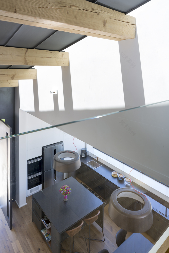 以色列水畔石山现代别墅-43