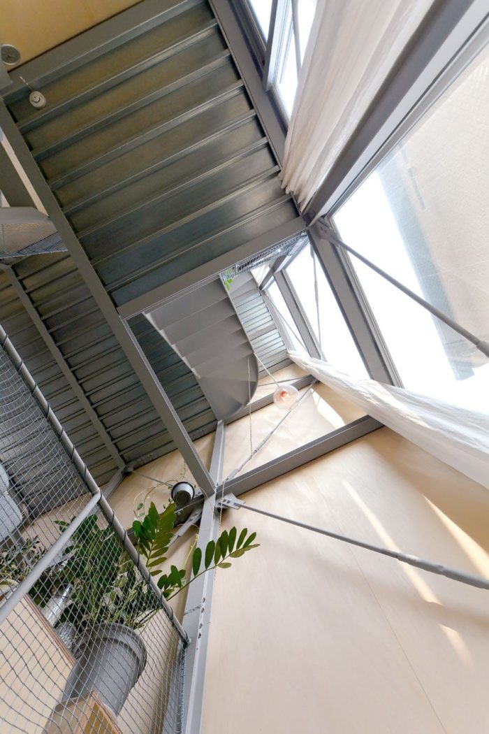 伸びやかに広がる３階建て空間さらなる面白さを見出すために、今も攻略中 | Architecture | 100%LiFE-10