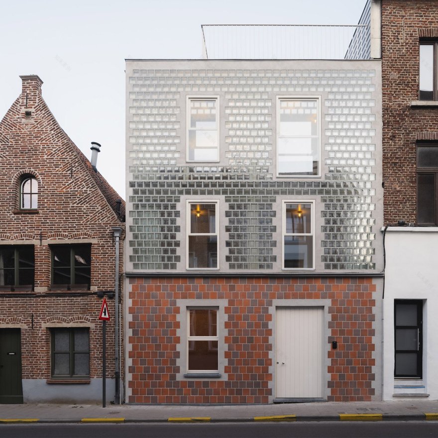 Eight buildings bejewelled with glass bricks and blocks-24