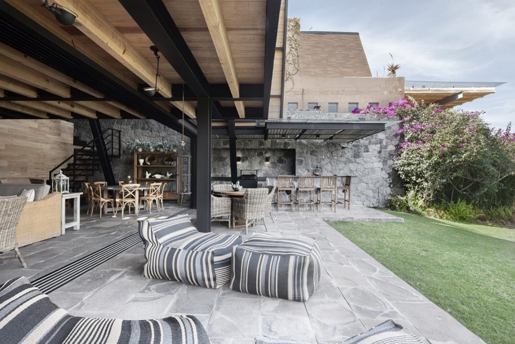 墨西哥两层现代住宅设计-25