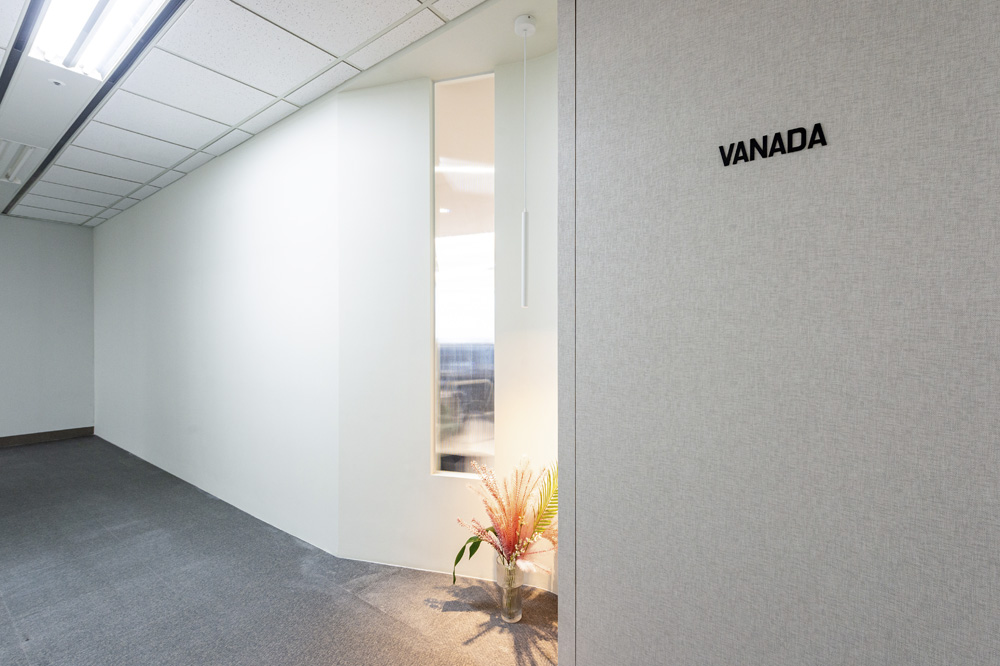 VANADA 办公室 | 简约白调的 75 平米商务空间-19