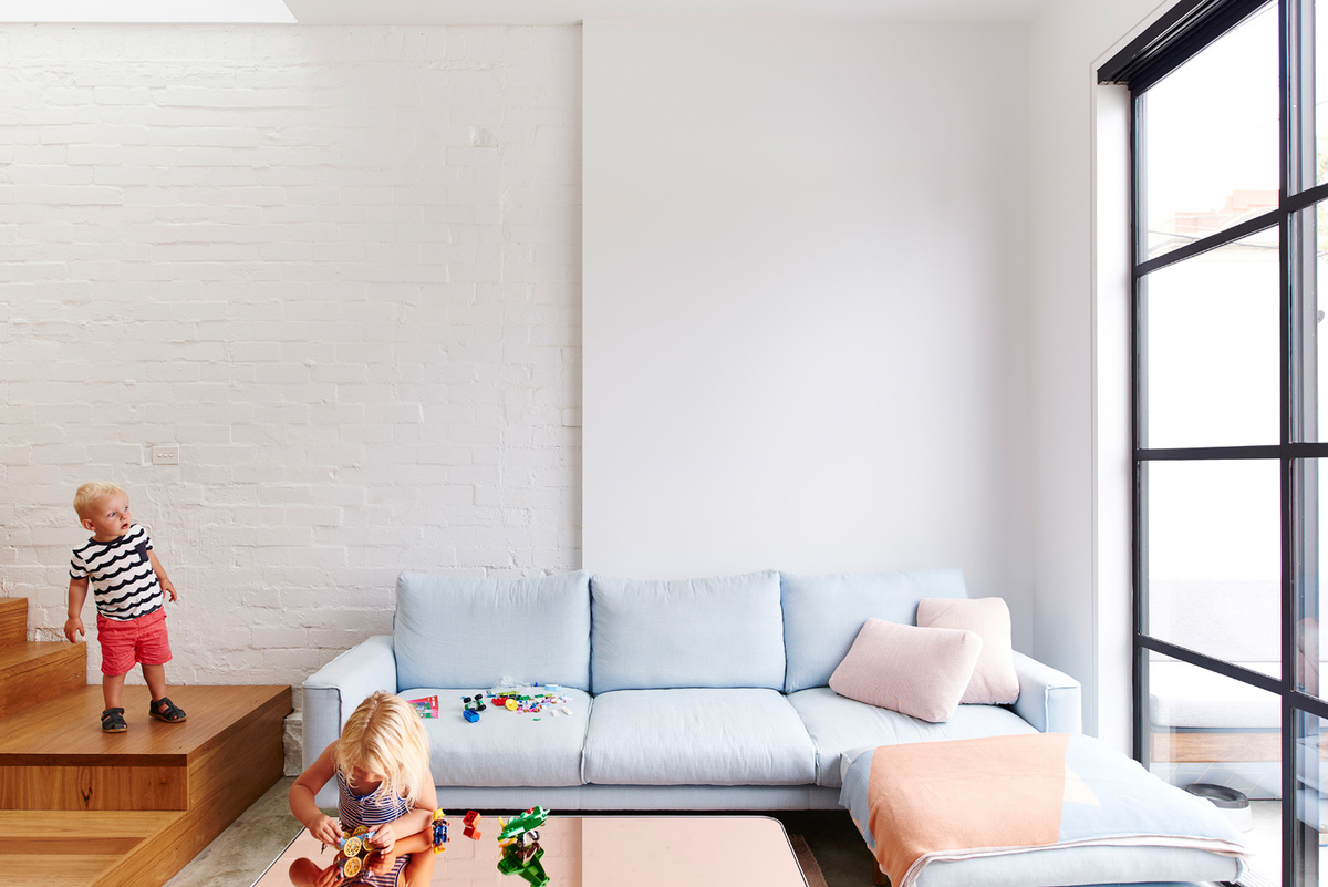 Новый дом с традиционным фасадом на участке шириной 5 метров-14